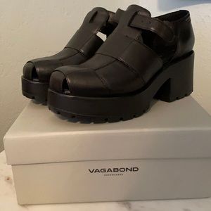 Vagabond leather chunky healed shoes. Never worn.